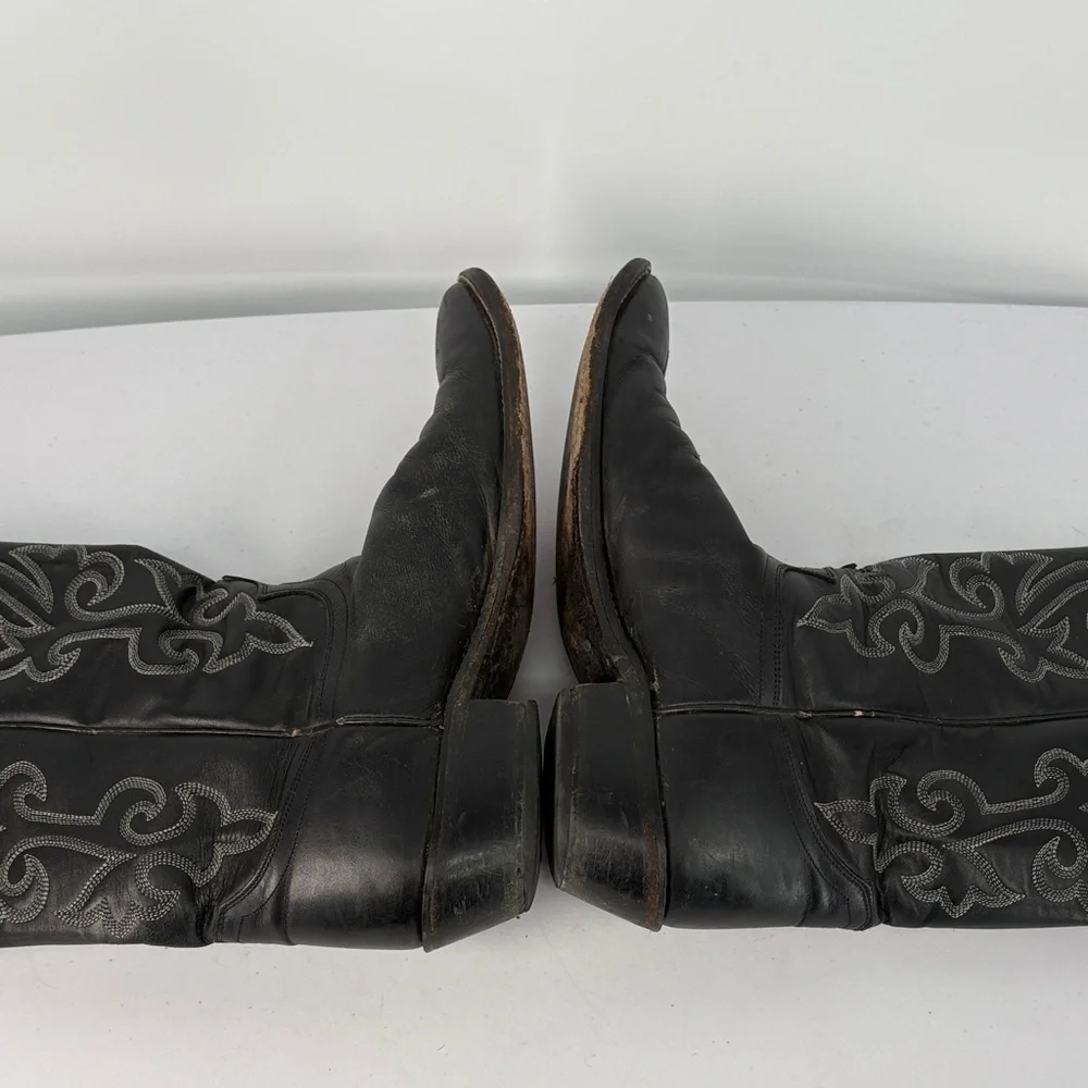 🍎 Justin Boots Black Embroidered pointed toe Boots